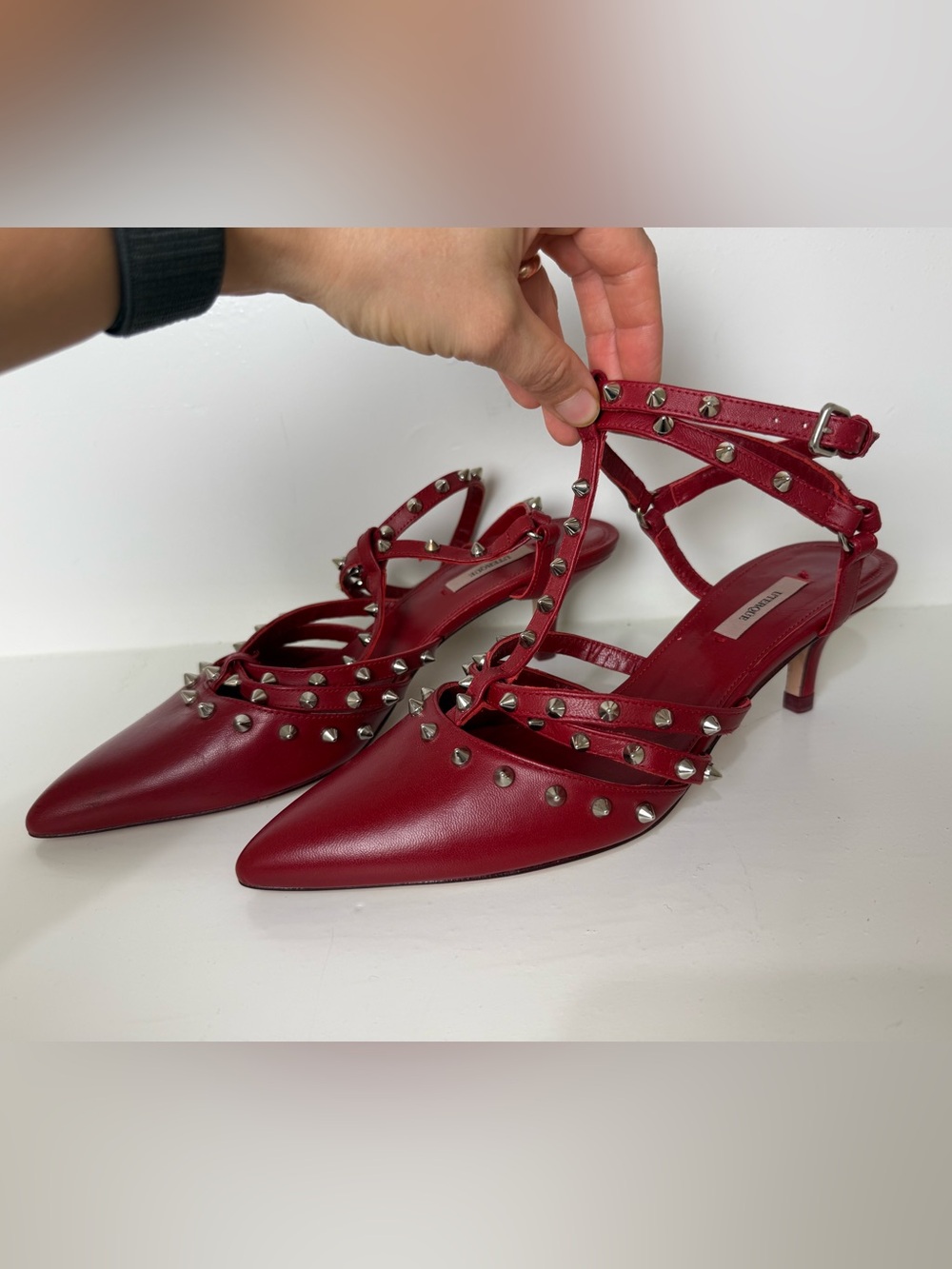 Uterqüe leather studded kitten heels